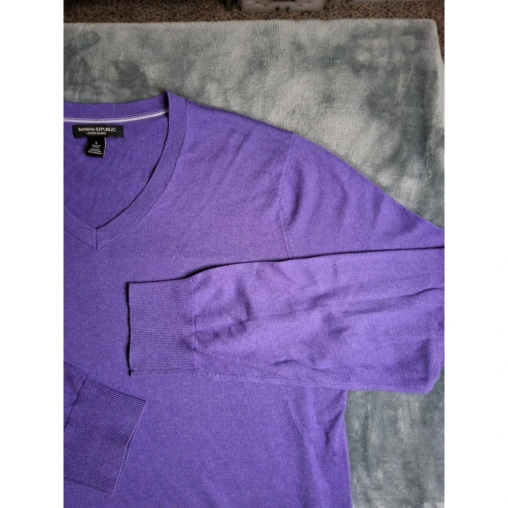 Banana Republic Luxury‎ Blend VNeck Sweater Mens Lg Purple Silk Cashmere/Cotton